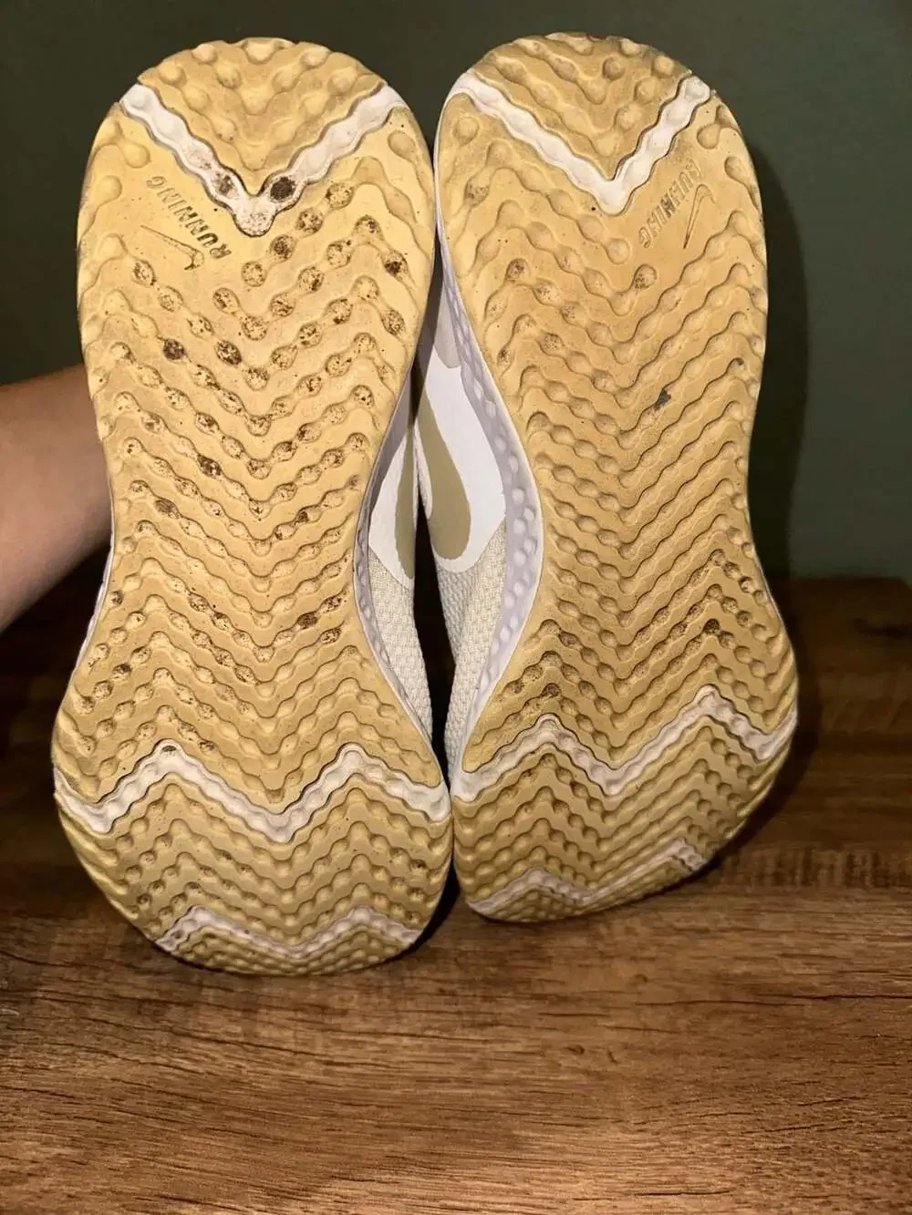 Nike Revolution 5 White Gold Women's Running Sneaker Shoes BQ3207-108